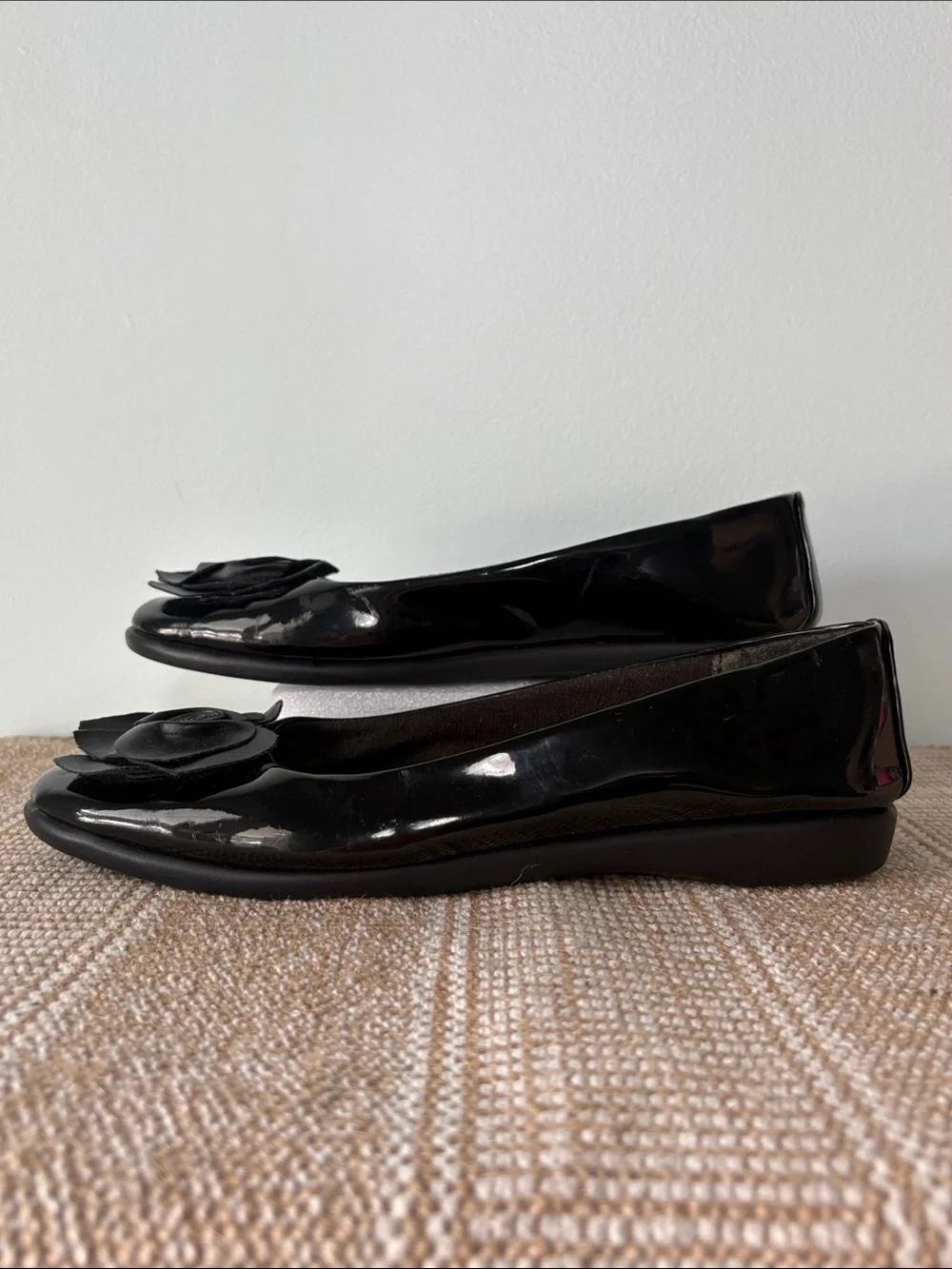 Angel Steps Black Patent Ballet Flats, Dimensional Rose Accents. Size—8.5